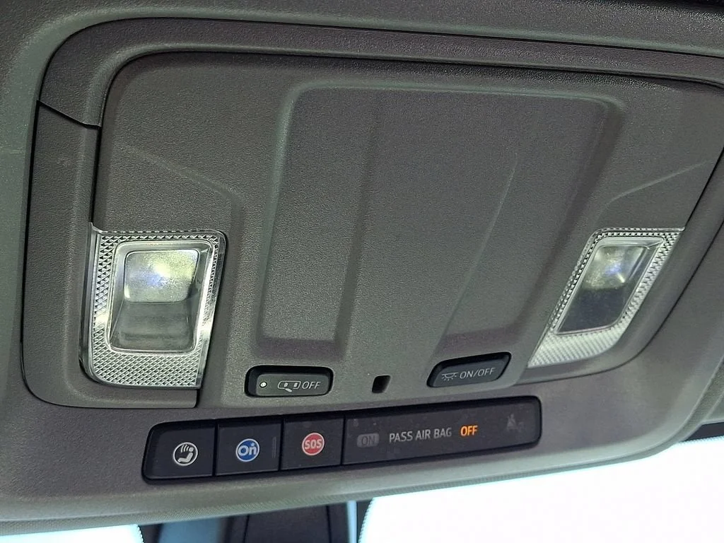 Used 2021 SUMMIT WHITE GMC Elevation image 52