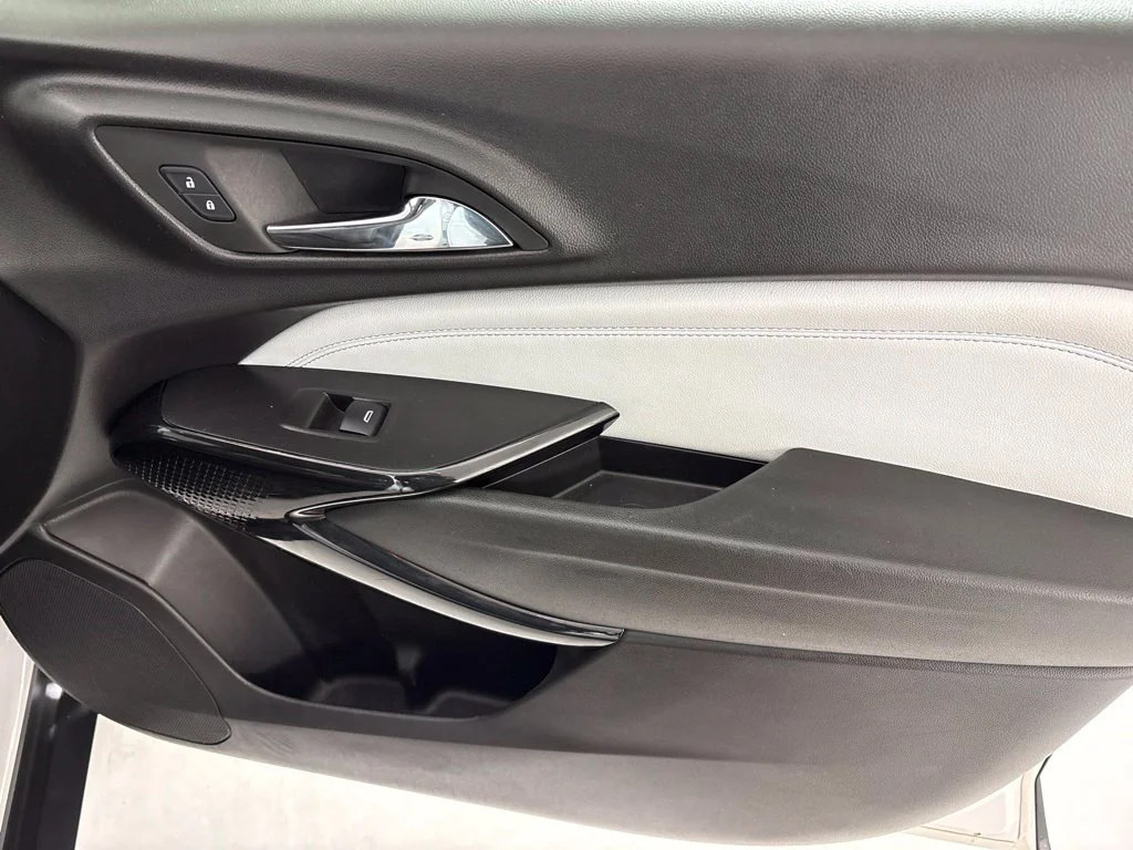 Used 2025 White Chevrolet LT image 17