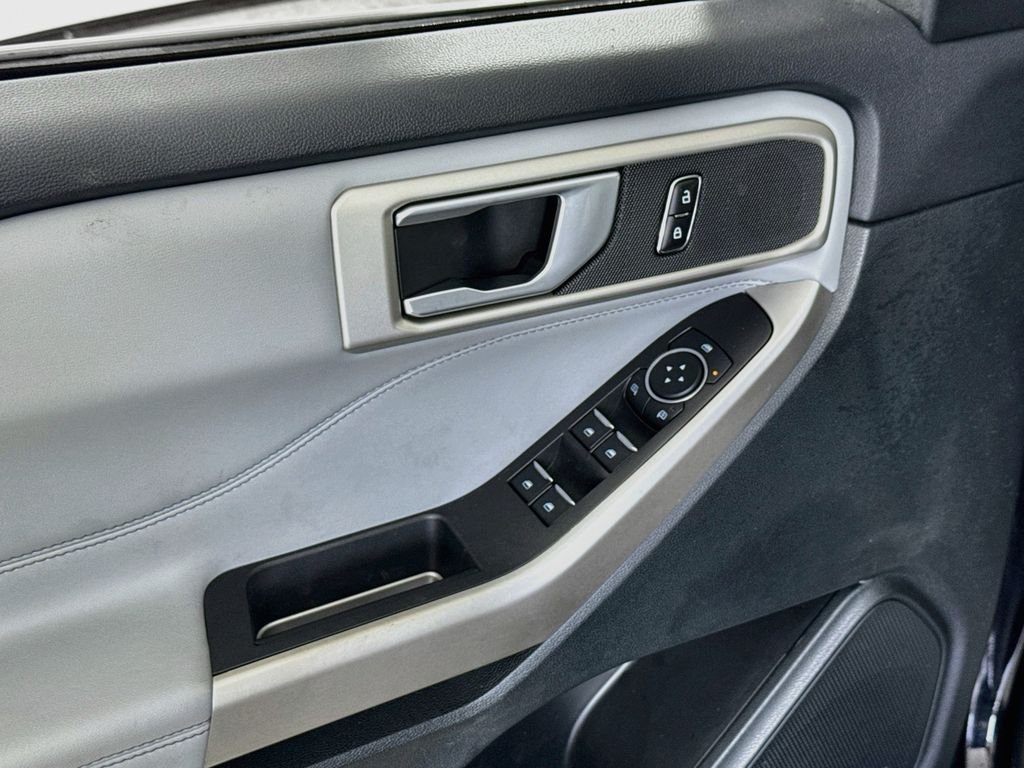 Used 2023 Agate Black Metallic Ford XLT image 17