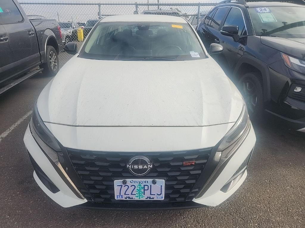 Used 2024 White Nissan 2.5 SR image 2