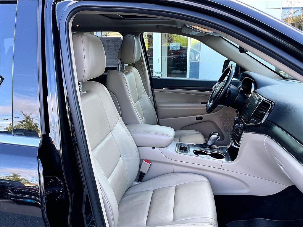 Used 2021 Diamond Black Crystal Pearlcoat Jeep Limited image 11