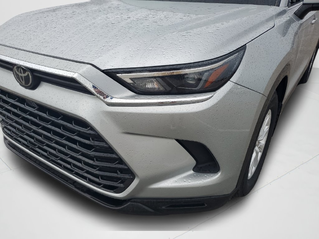Certified Used 2024 Silver Toyota XLE image 25