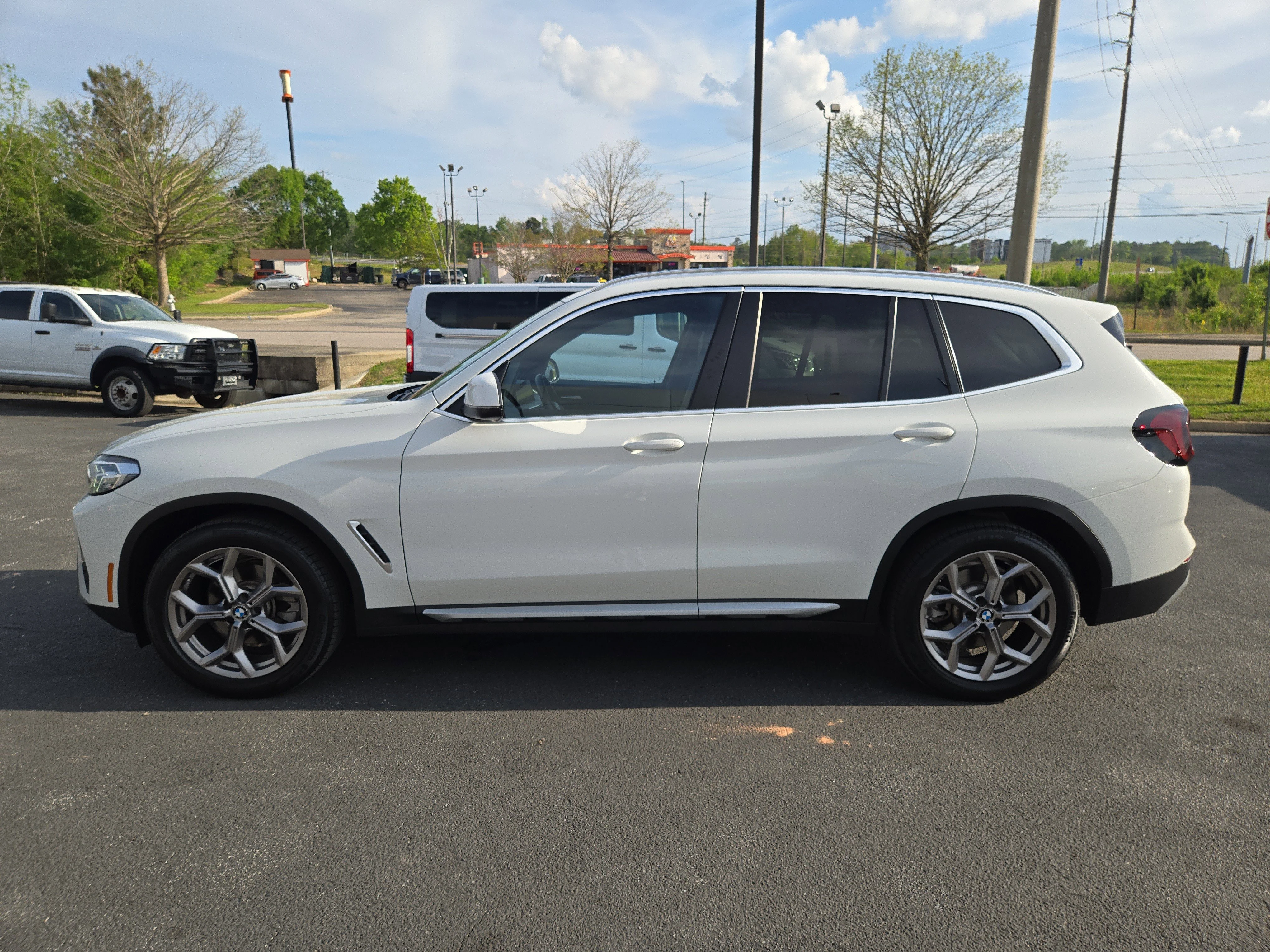 Used 2023 Alpine White BMW sDrive30i image 11