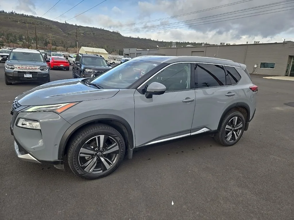 Used 2023 Boulder Gray Pearl Nissan Platinum image 9