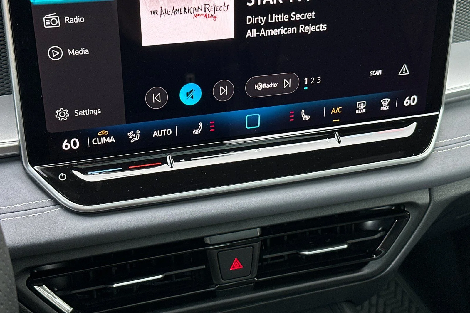 New 2026  Volkswagen 2.0T SE R-Line Black image 18