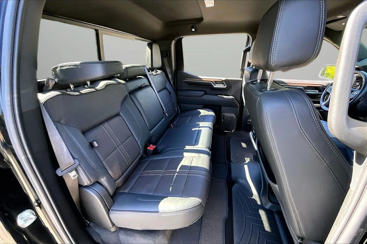 Used 2024 Black Chevrolet High Country image 23