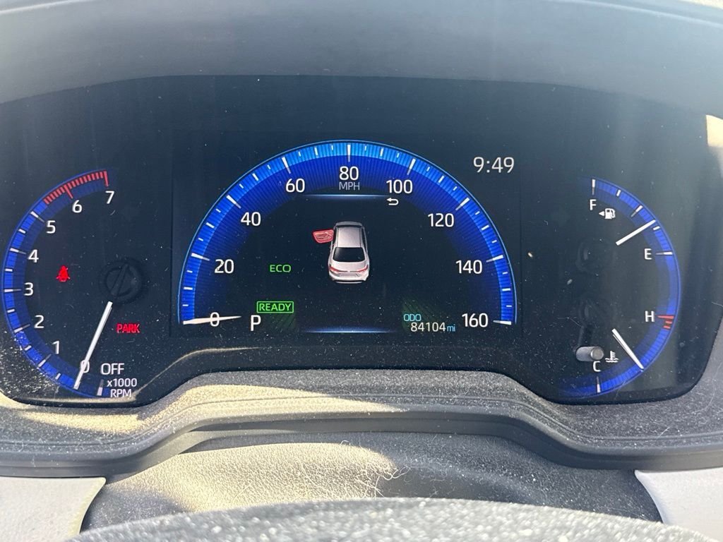 Used 2022  Toyota LE image 4