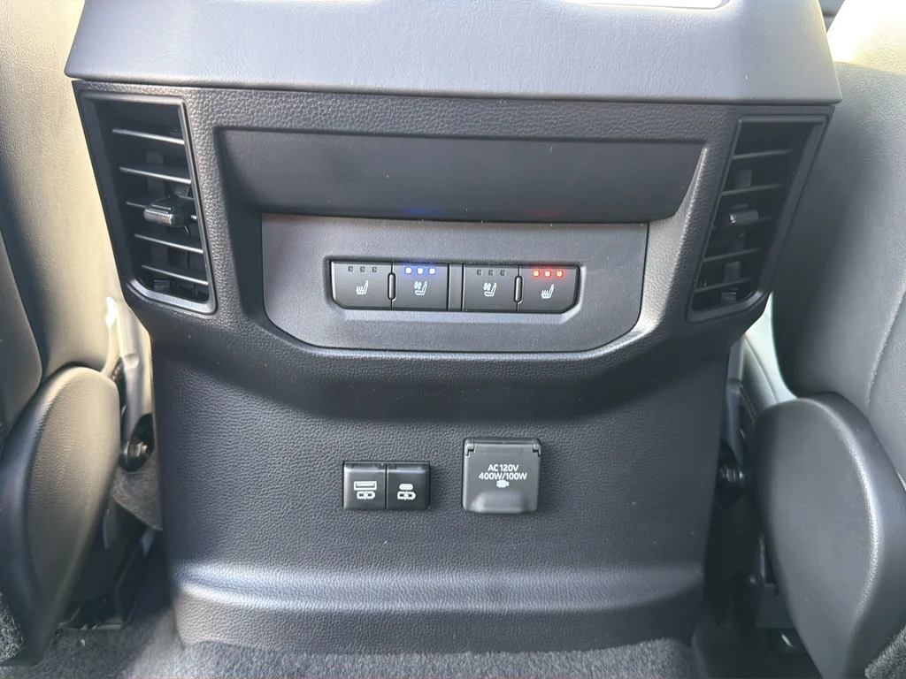 New 2026 Wind Chill Pearl <sup>1</sup> Toyota  Platinum image 18