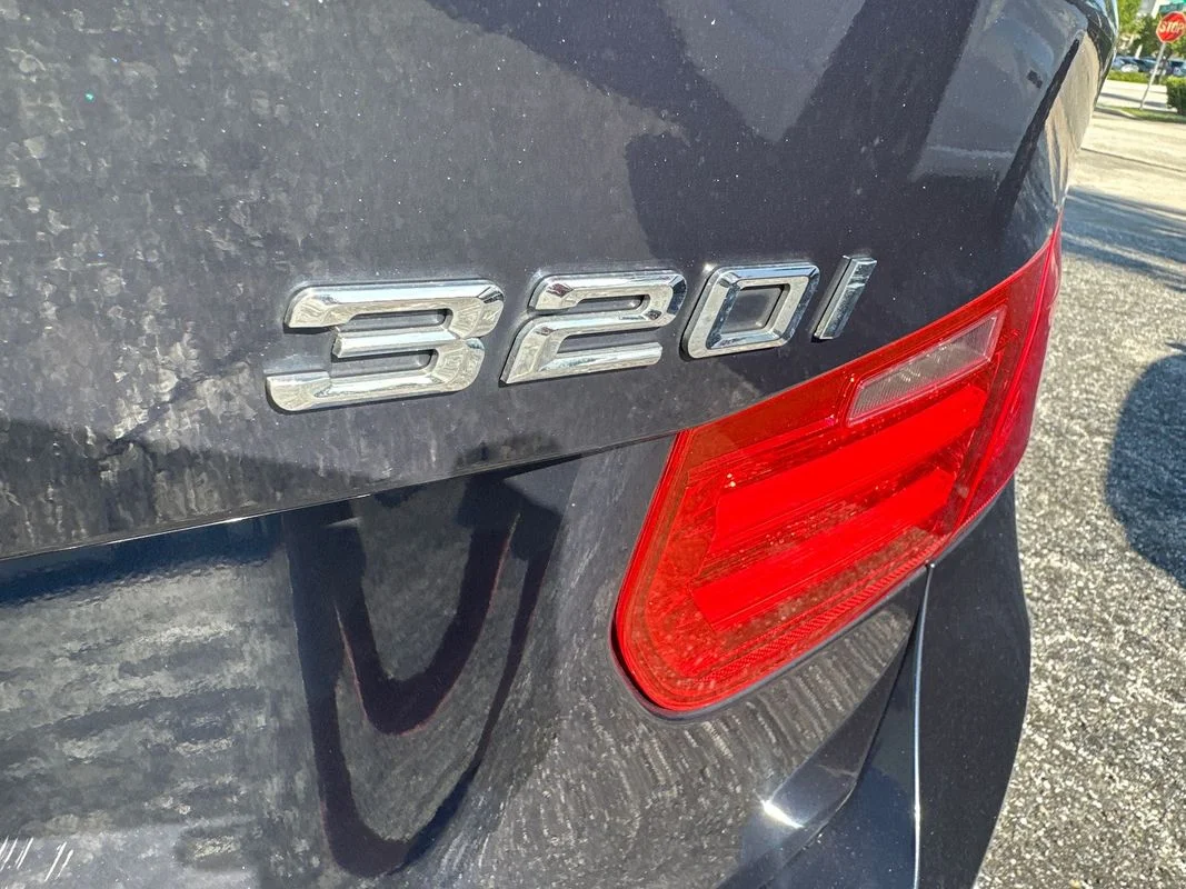Used 2014  BMW xDrive image 16