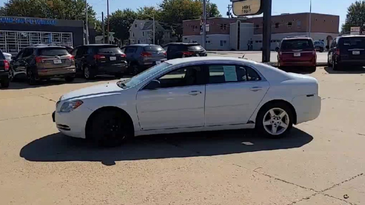 2009 Chevrolet Malibu LS photo 3