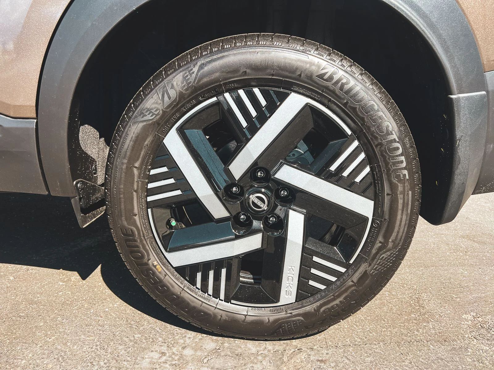 New 2026 Canyon Bronze Metallic Nissan SV image 10