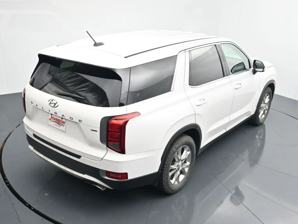 Used 2021 White Hyundai SE image 26