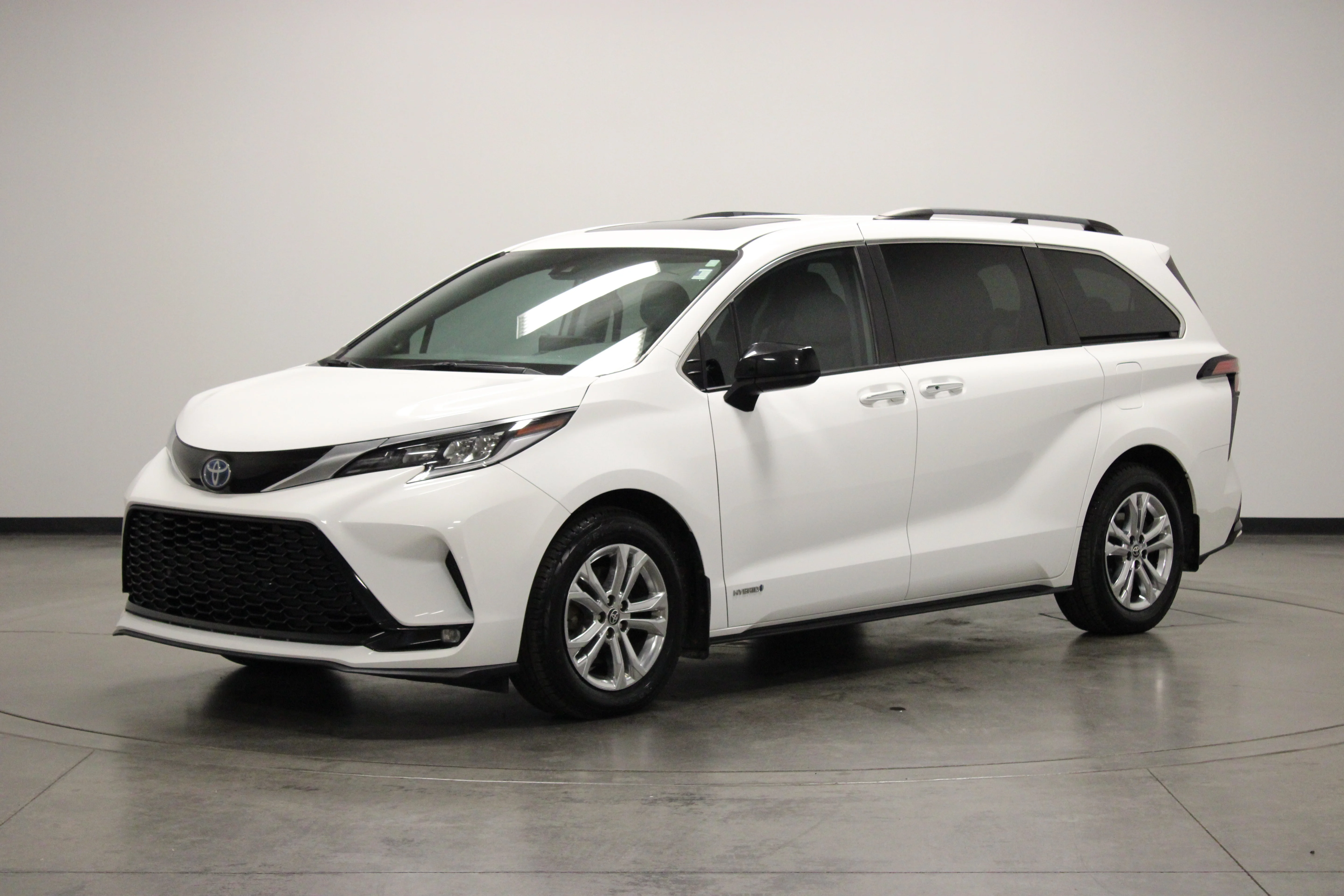 Used 2021 White Toyota XSE image 4