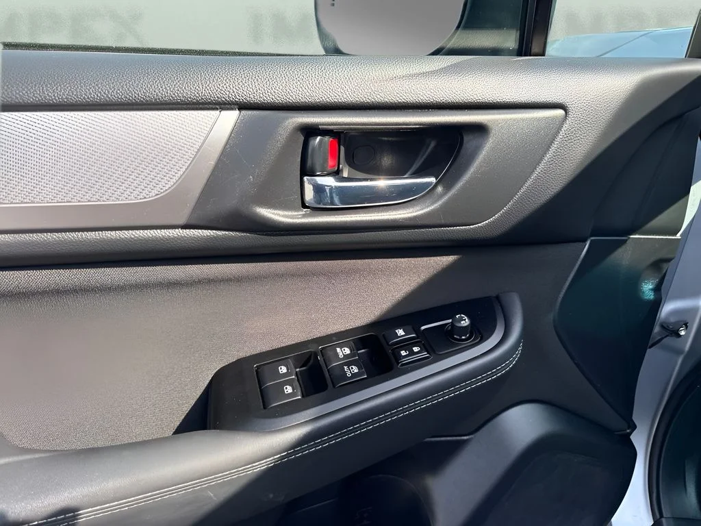 Used 2018 Silver Subaru 2.5i Premium image 26