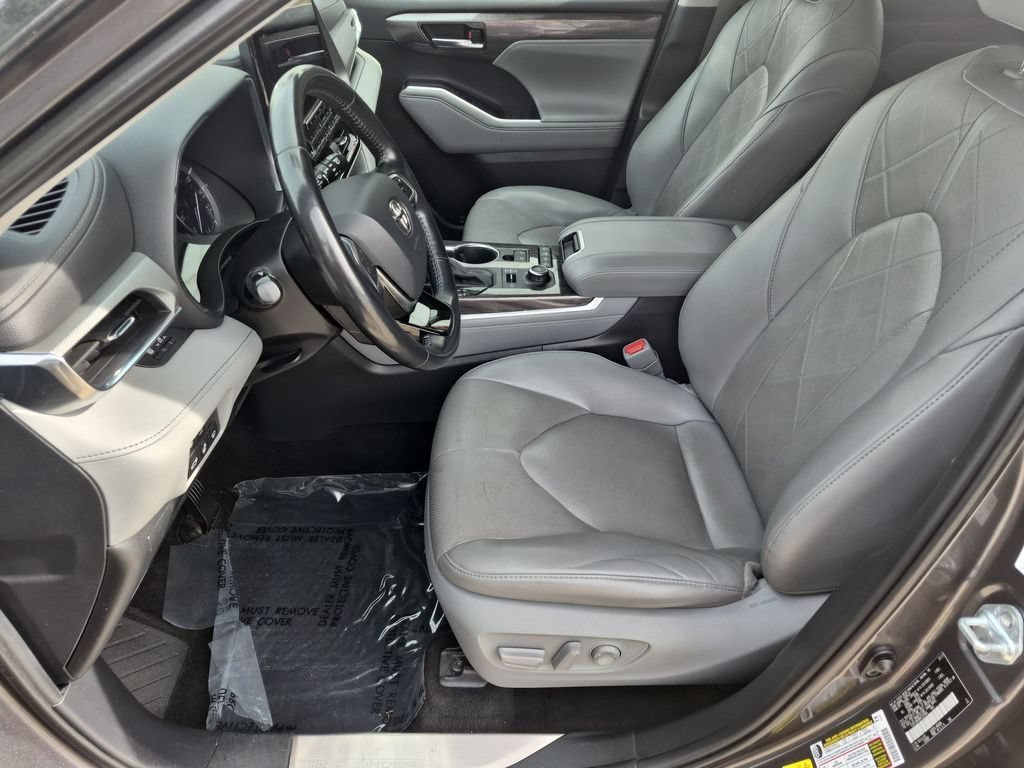 Used 2021 Gray Toyota Platinum image 16