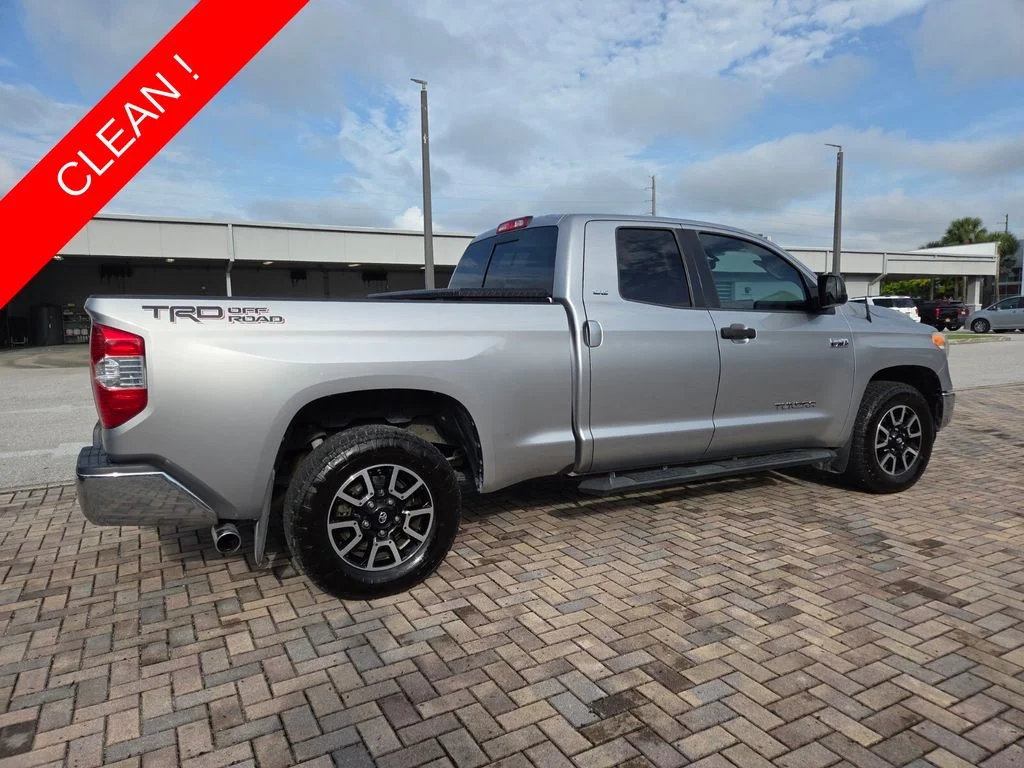 Used 2016 Silver Toyota SR5 image 11