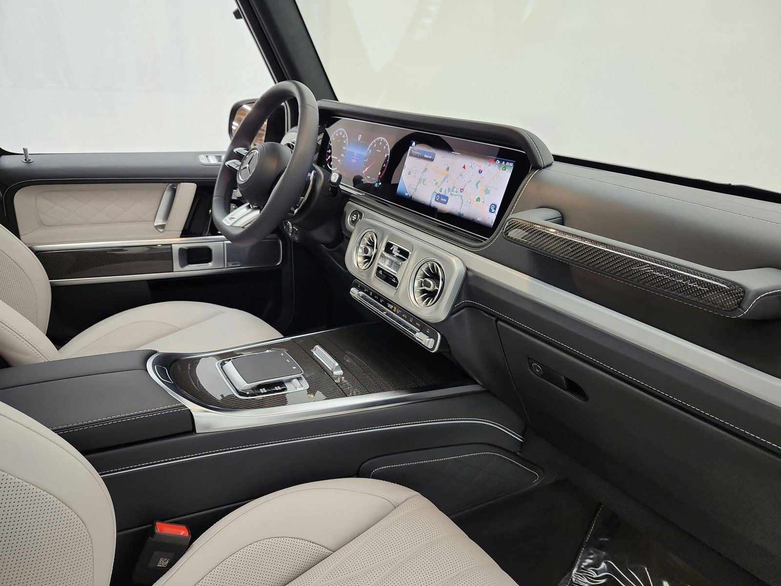 Certified Used 2025 MANUFAKTUR Dakota Brown magno Mercedes-Benz AMG® G 63 SUV image 18