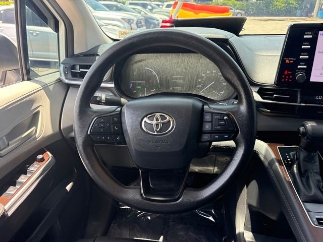 2022 Toyota Sienna LE - Photo 18