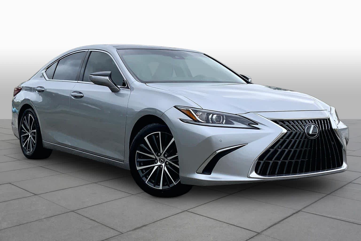 Used 2024 Iridium Lexus  image 3