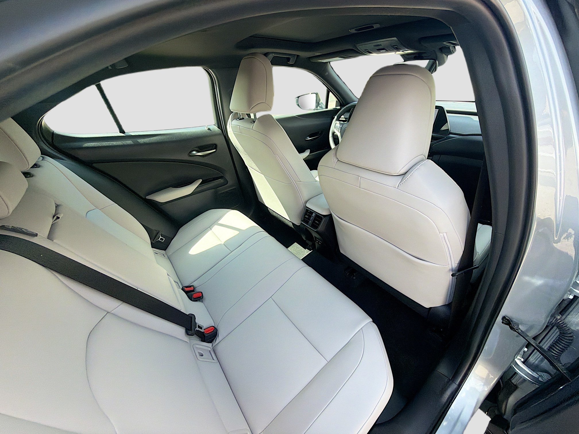 Used 2025 Iridium Lexus UX 300h image 27