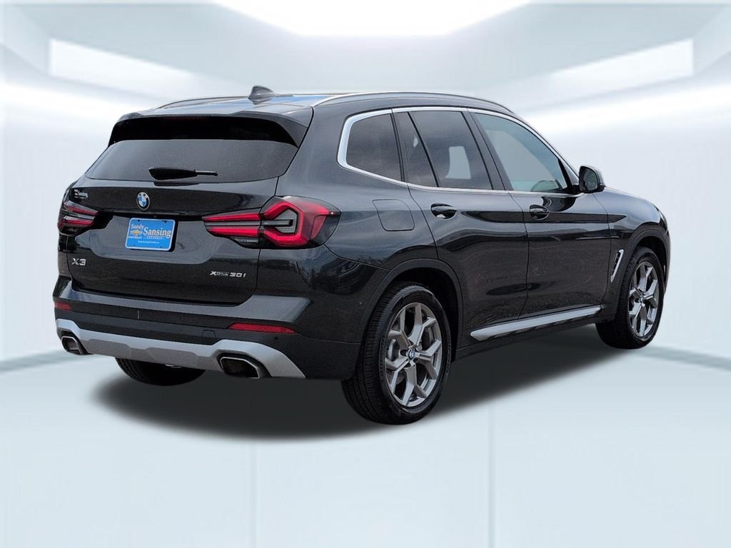 Used 2024 Gray BMW xDrive30i image 5