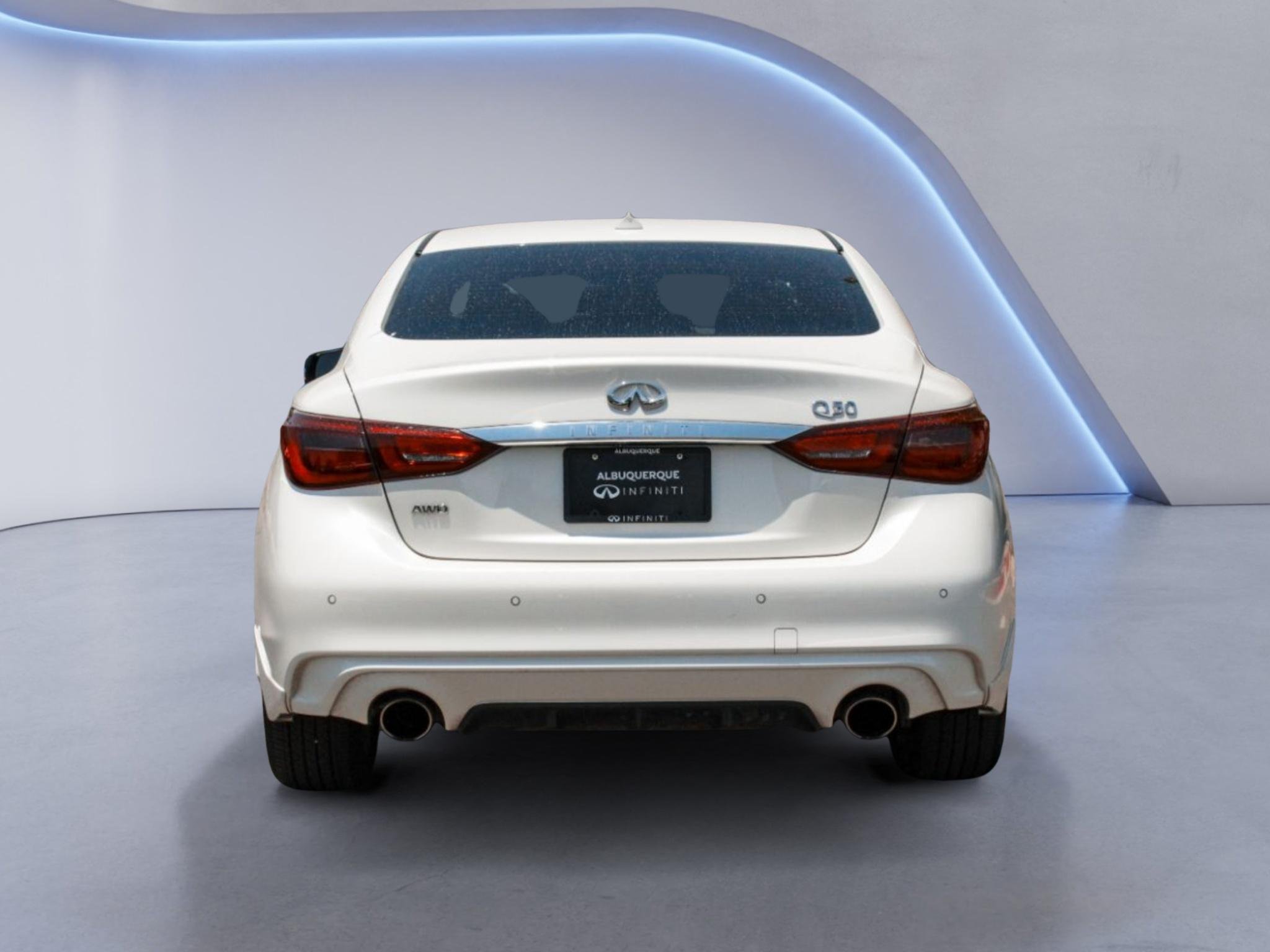 Used 2023 Majestic White INFINITI LUXE image 5