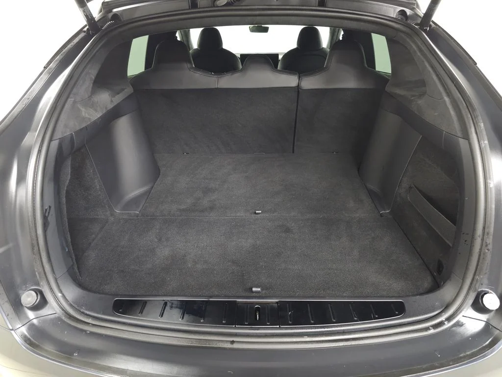 Used 2023  Tesla Standard Range image 5