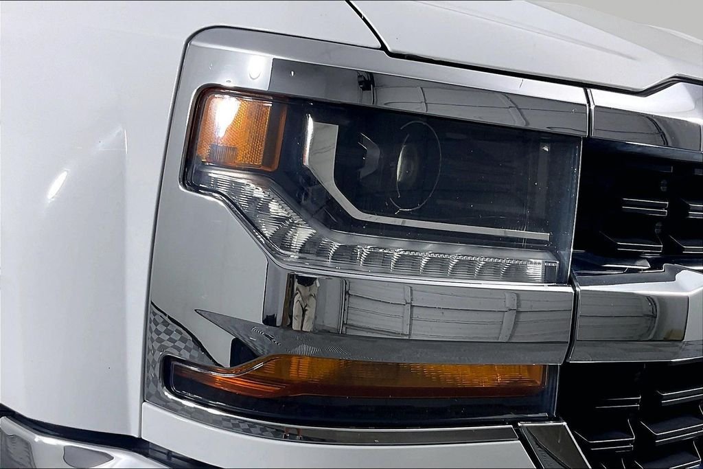 Used 2019 White Chevrolet LT image 27