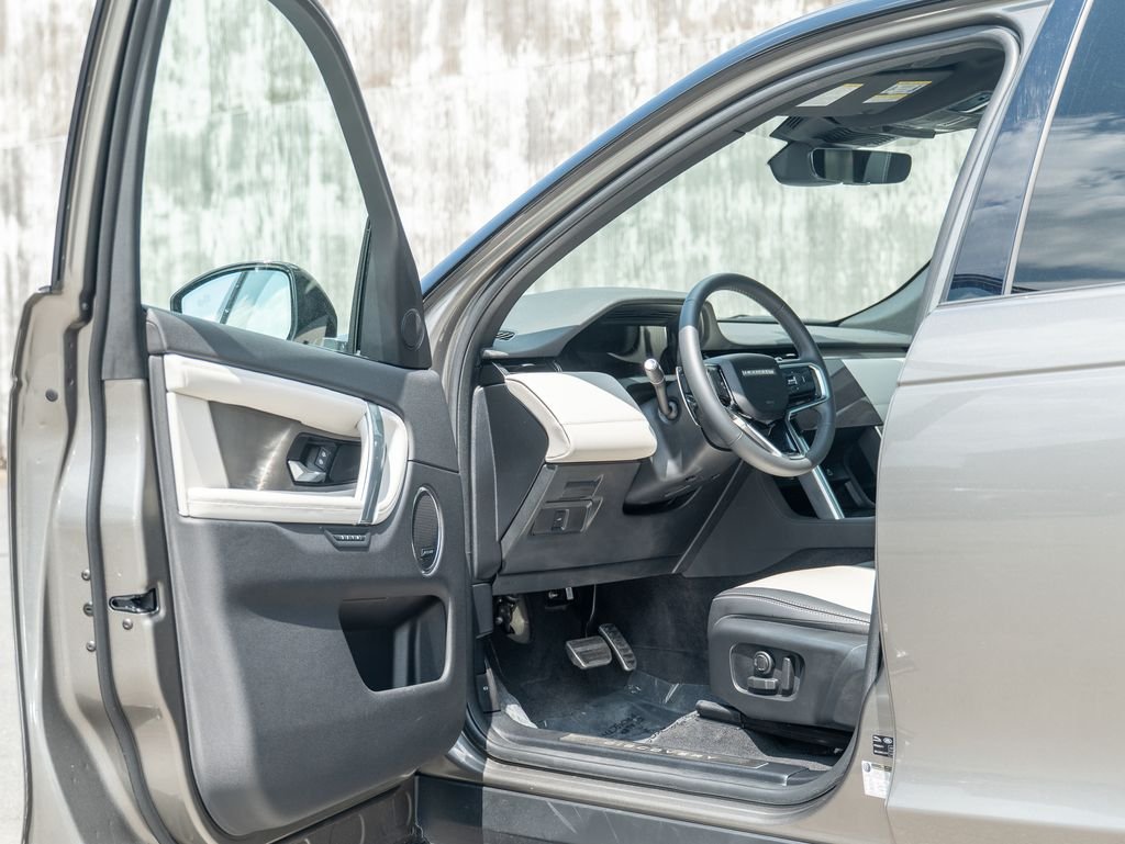 Used 2025 Silver Land Rover SE image 11