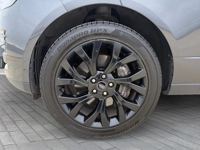 Used 2018 Gray Land Rover 5.0L V8 Supercharged image 9