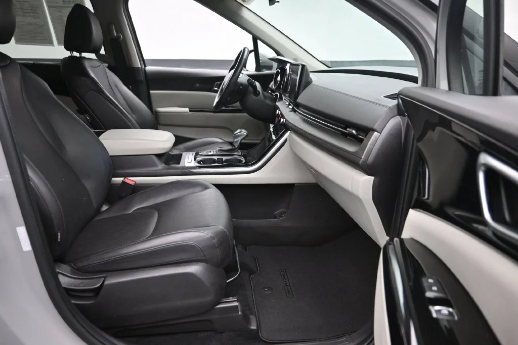 Used 2024 White Kia EX image 9