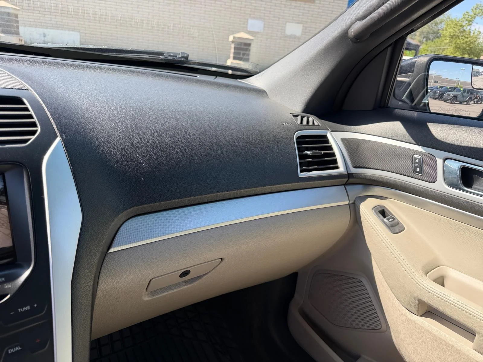 2015 Ford Explorer XLT - Photo 23