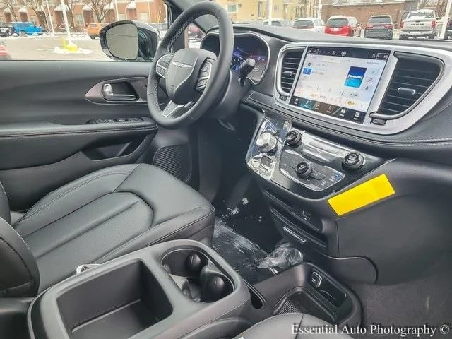 New 2026 Bright White Clear-Coat Exterior Paint Chrysler Select image 20