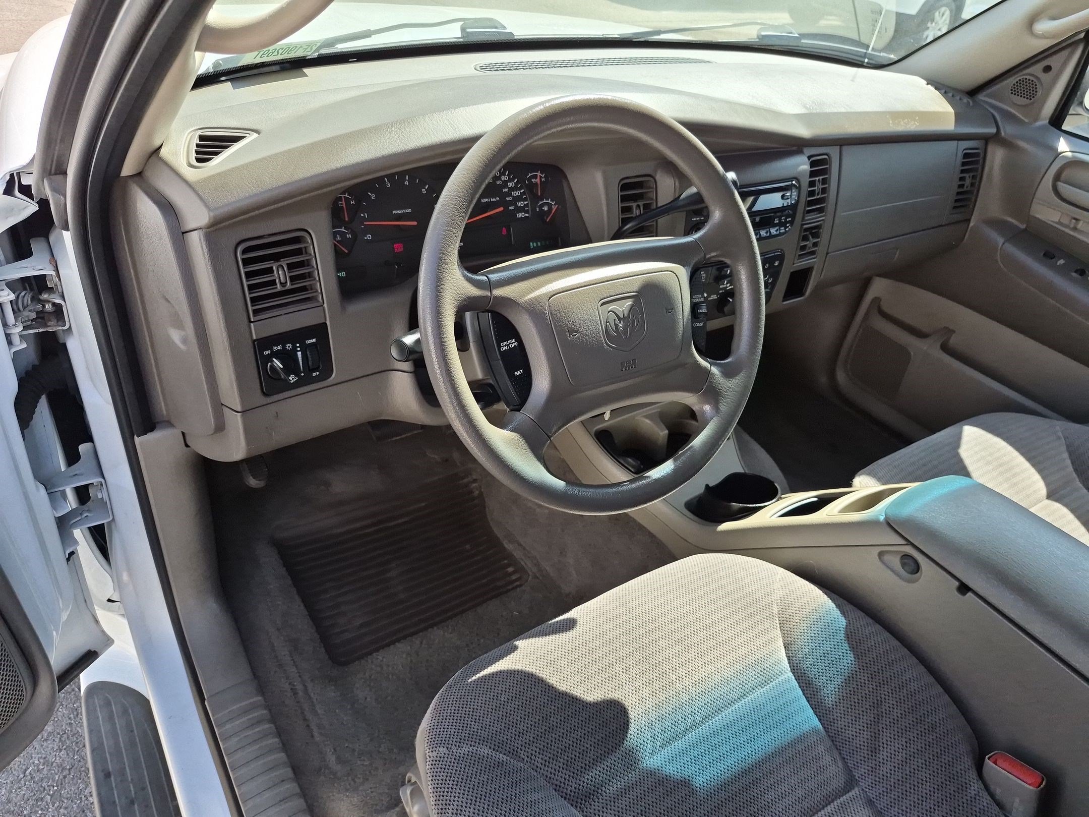 Used 2002 Bright White Clearcoat Dodge SLT image 13