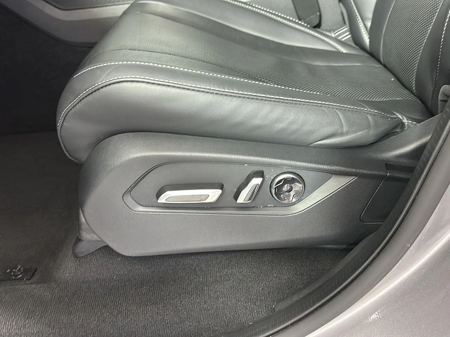 Used 2023 Liquid Carbon Metallic Acura SH-AWD w/Tech image 8