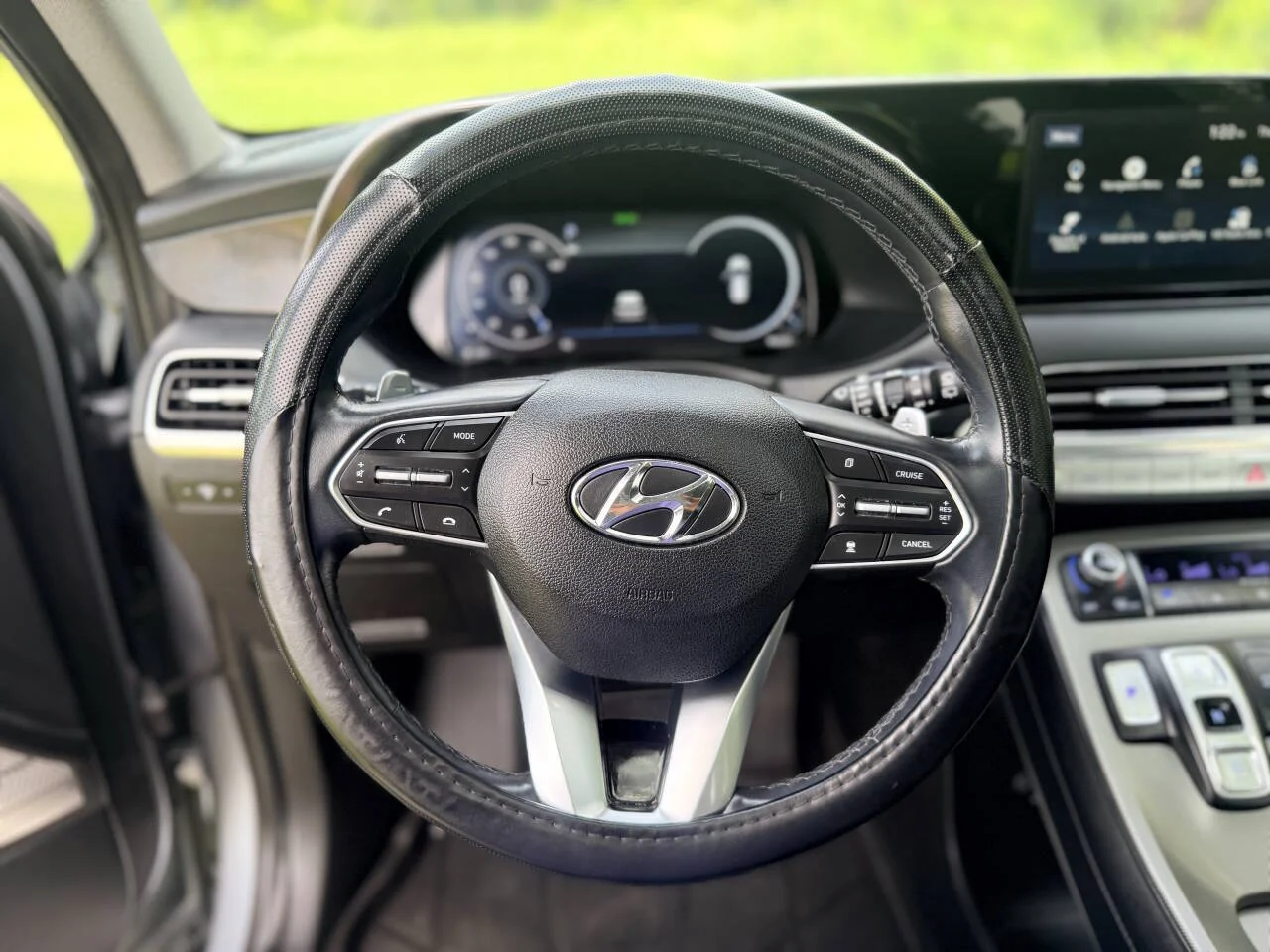 Used 2021 Gray Hyundai Limited 4dr SUV image 12