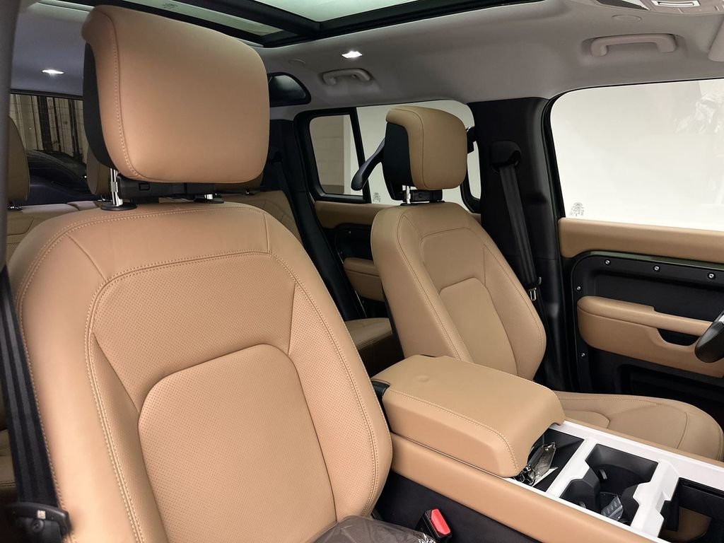 New 2026 Woolstone Green Land Rover S image 6