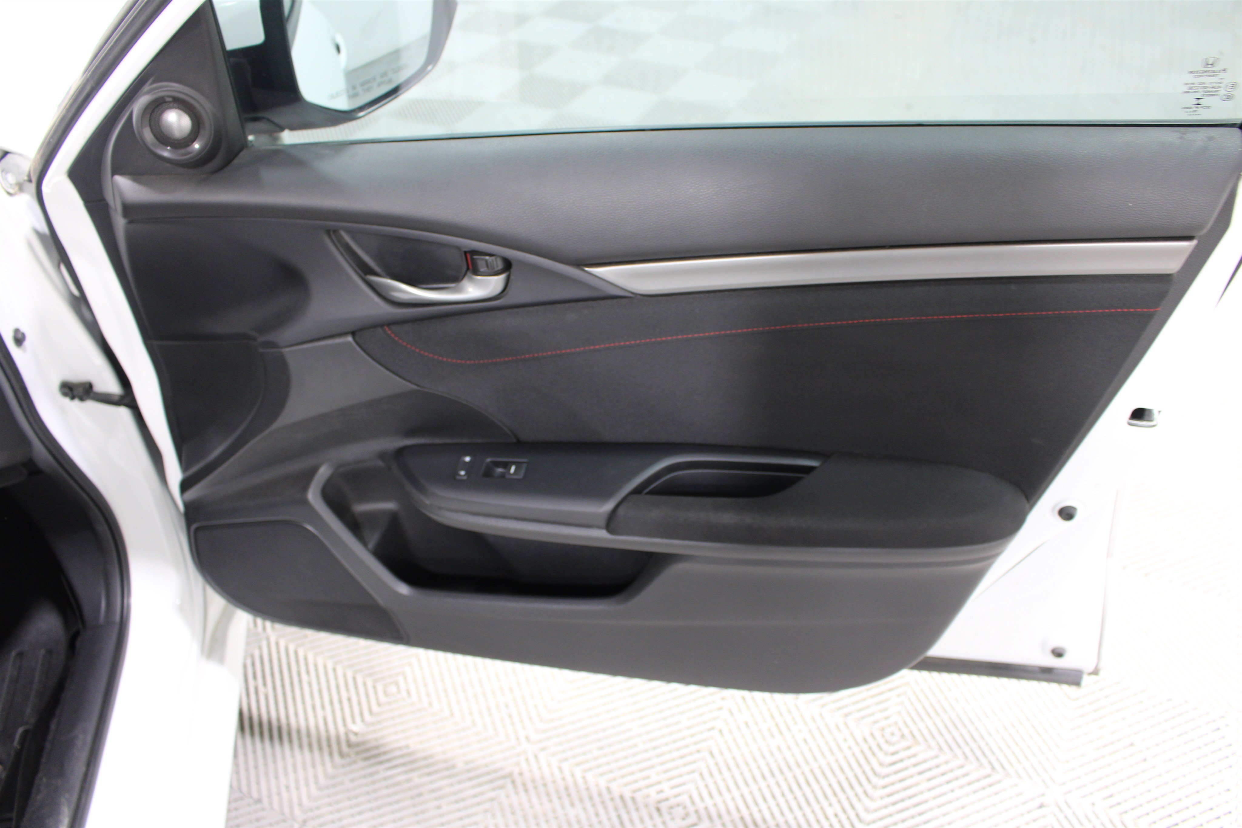 Used 2020 Platinum White Pearl Honda  image 24