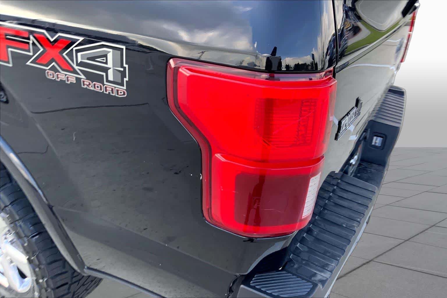 Used 2020 Agate Black Metallic Ford LARIAT image 27
