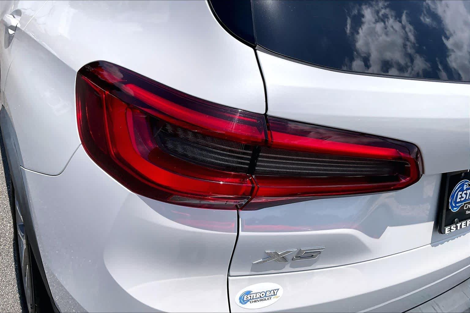 Used 2019 Mineral White Metallic BMW xDrive40i image 28