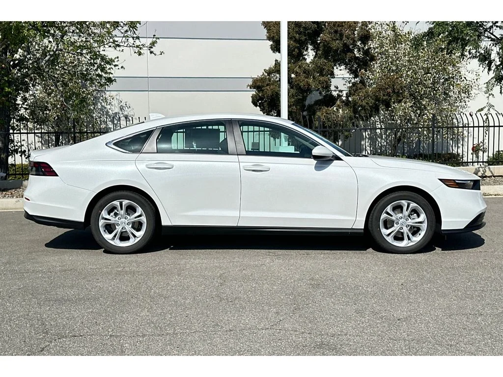 New 2026 Platinum White Pearl Honda LX image 3