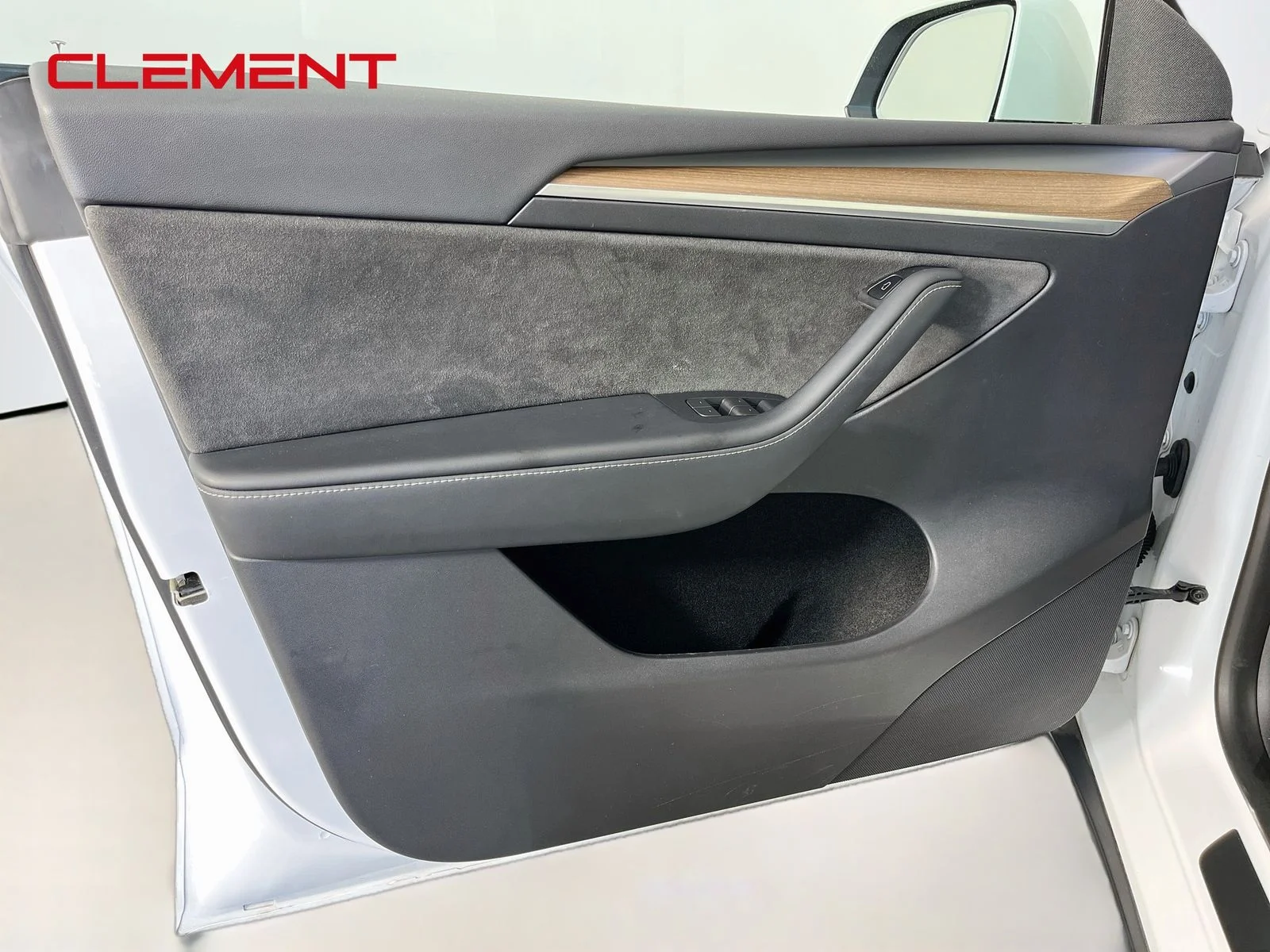 Used 2023 White Tesla Long Range image 22