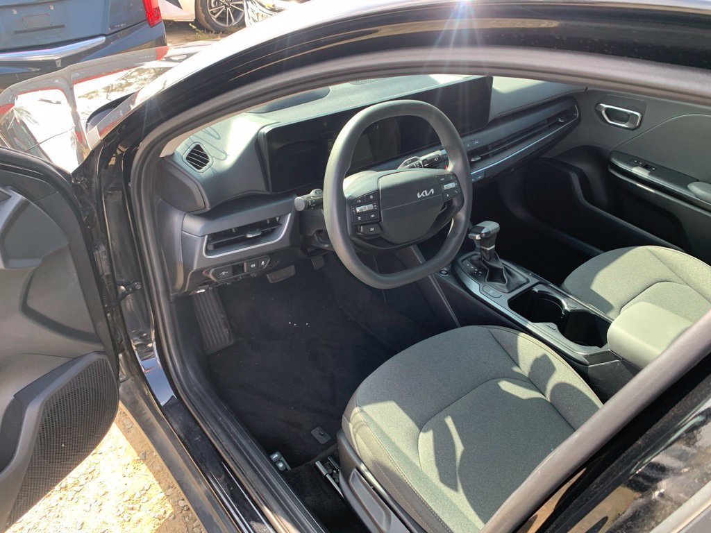 Used 2025 Black Kia LXS image 10