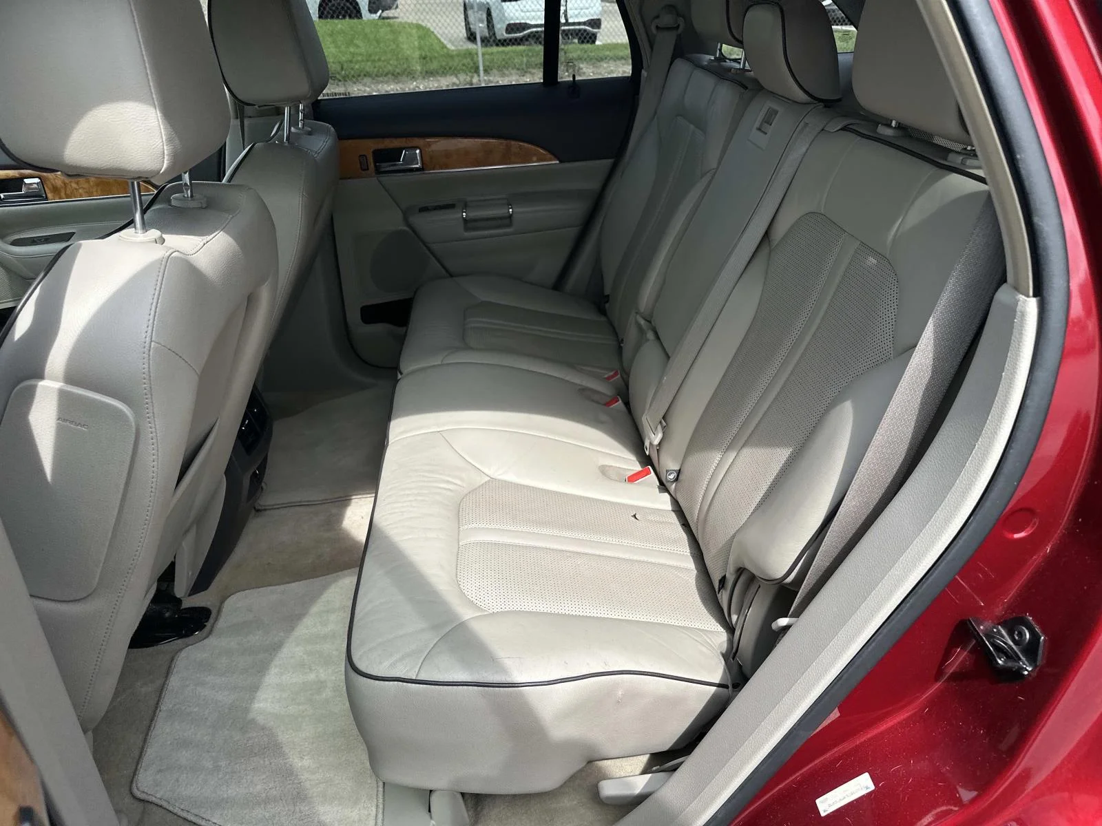 Used 2013 Red LINCOLN FWD 4dr image 11