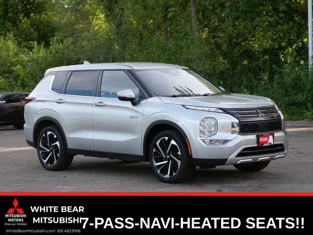 Used 2024 Silver Mitsubishi SE image 1