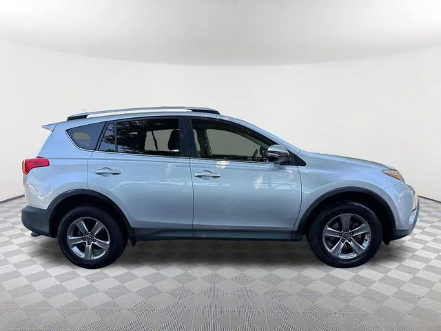 Used 2015 Silver Toyota XLE image 4