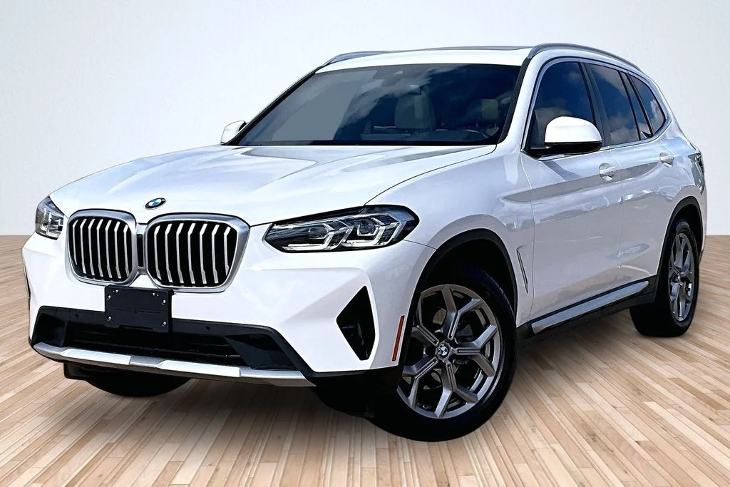 Used 2022 White BMW sDrive30i image 1