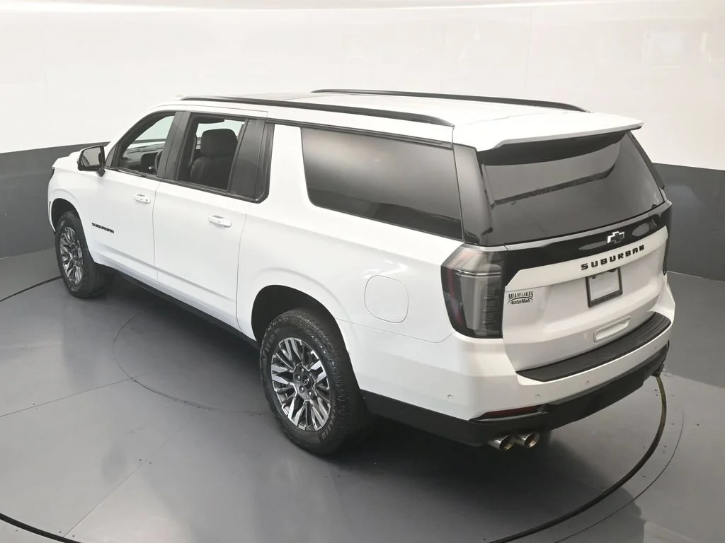 Used 2025 Iridescent Pearl Tricoat Chevrolet Z71 image 59