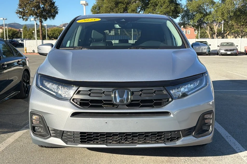 Used 2025 Solar Silver Metallic Honda EX-L image 3