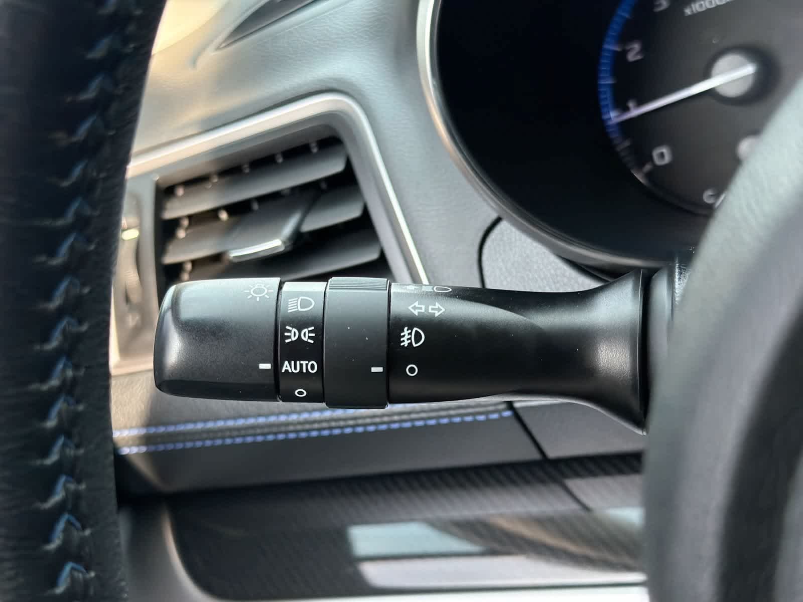 Used 2018 White Subaru Sport image 28